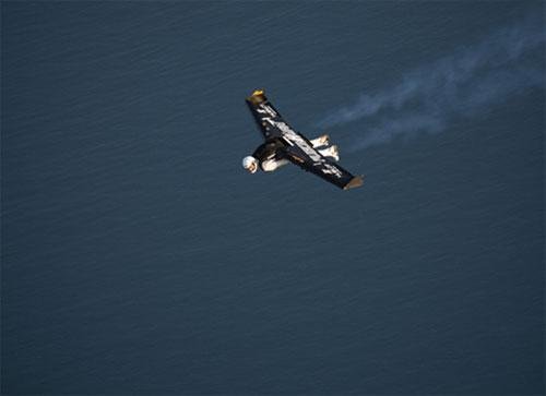 Реактивный человек пролетел над Альпами