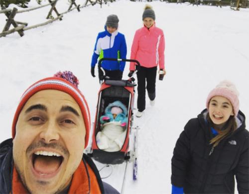 Новый год-2017: как звезды проводят новогодние каникулы