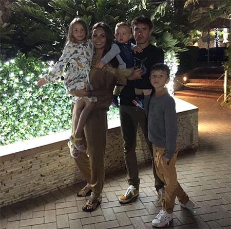 Новый год-2017: как звезды проводят новогодние каникулы