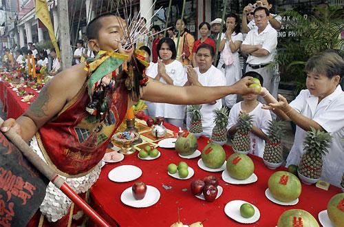 Мазохизм по-тайски: вегетарианский праздник Пхукета
