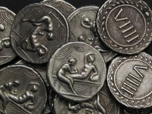 Найдены древнеримские эротические монеты