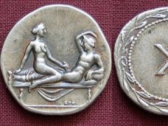 Найдены древнеримские эротические монеты