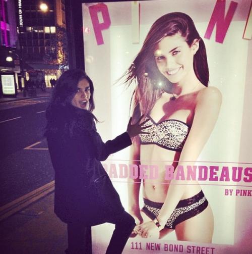 Модели выкладывают свои фото в Instagram без макияжа