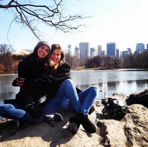 Модели выкладывают свои фото в Instagram без макияжа