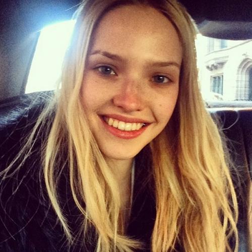 Модели выкладывают свои фото в Instagram без макияжа