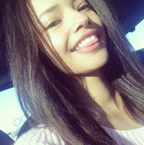 Модели выкладывают свои фото в Instagram без макияжа