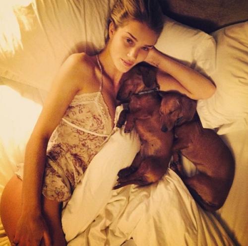 Модели выкладывают свои фото в Instagram без макияжа