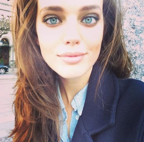 Модели выкладывают свои фото в Instagram без макияжа