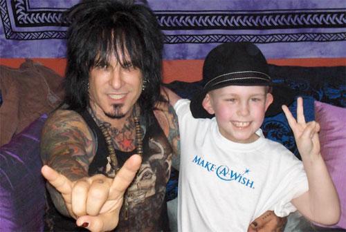 Детская онкология: жить нельзя умереть