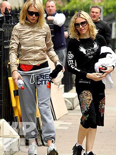 Звёзды в халатах и тапочках