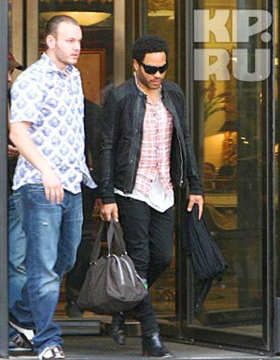 Звёзды в халатах и тапочках