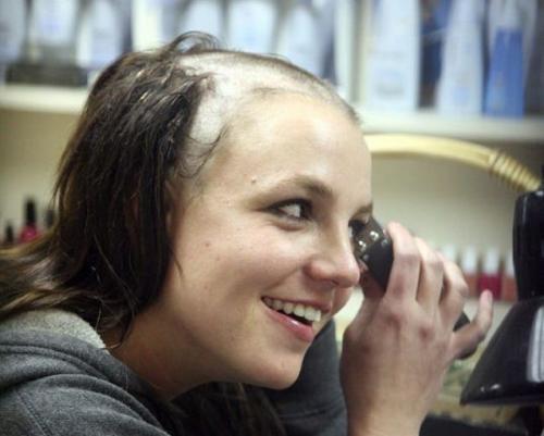 Самые странные и скандальные прически знаменитостей