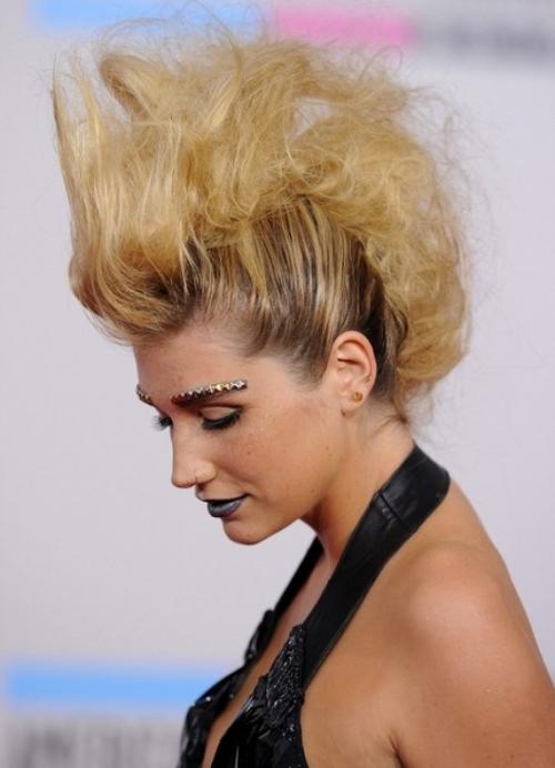 Самые странные и скандальные прически знаменитостей