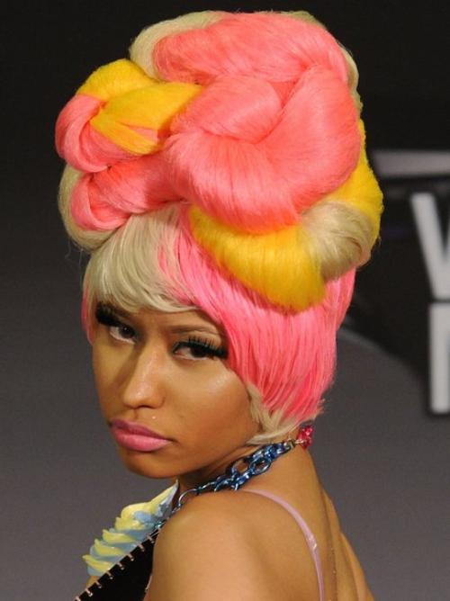 Самые странные и скандальные прически знаменитостей