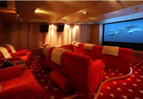 Яхта за  миллионов: вид изнутри