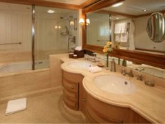 Яхта за  миллионов: вид изнутри