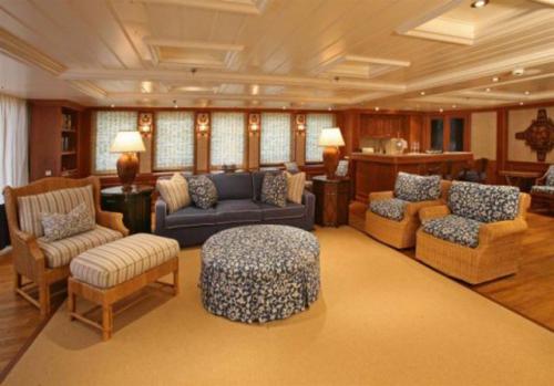 Яхта за  миллионов: вид изнутри