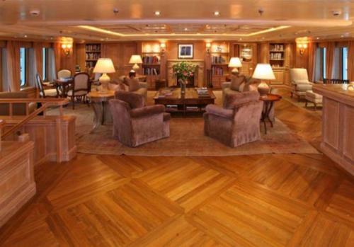 Яхта за  миллионов: вид изнутри