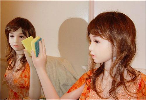 Канадский изобретатель собрал себе  жену-робота