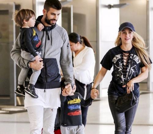 "Они им в сыновья годятся": знаменитости и их юные любовники