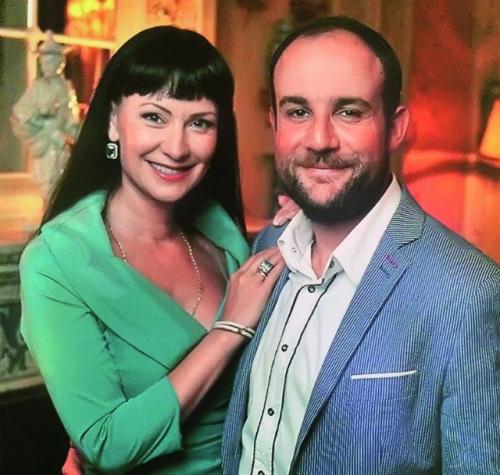 "Они им в сыновья годятся": знаменитости и их юные любовники