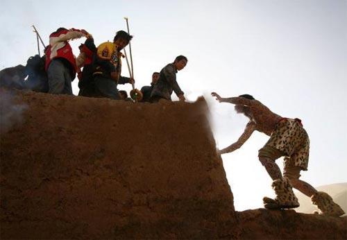 Танец разъяренного тигра изгоняет нечистую силу