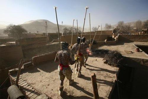 Танец разъяренного тигра изгоняет нечистую силу