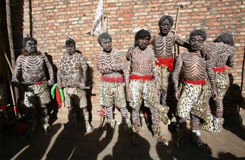 Танец разъяренного тигра изгоняет нечистую силу