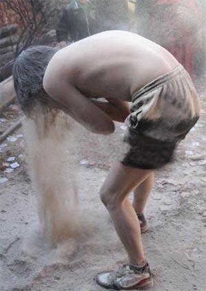 Танец разъяренного тигра изгоняет нечистую силу