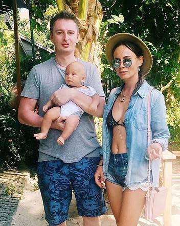 Певицы и певцы, которым сцена не помешала стать многодетными мамами и папами