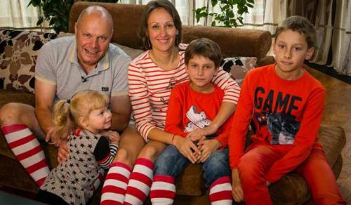 Певицы и певцы, которым сцена не помешала стать многодетными мамами и папами