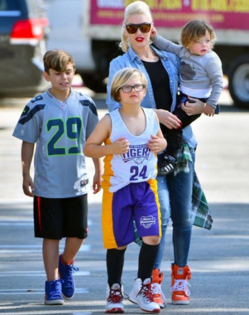 Певицы и певцы, которым сцена не помешала стать многодетными мамами и папами