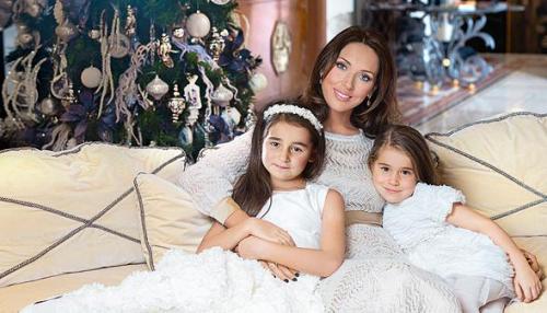 Певицы и певцы, которым сцена не помешала стать многодетными мамами и папами