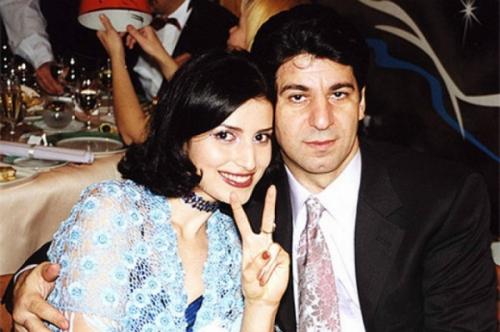 Певицы и певцы, которым сцена не помешала стать многодетными мамами и папами