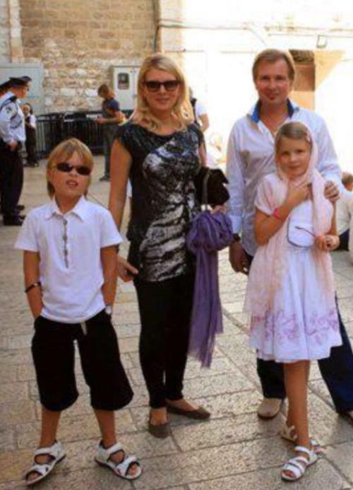 Певицы и певцы, которым сцена не помешала стать многодетными мамами и папами