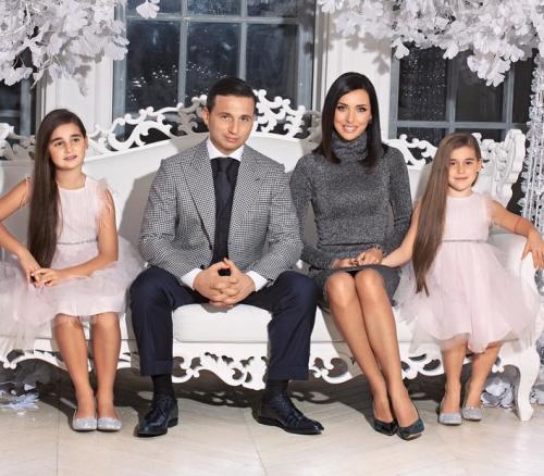 Певицы и певцы, которым сцена не помешала стать многодетными мамами и папами