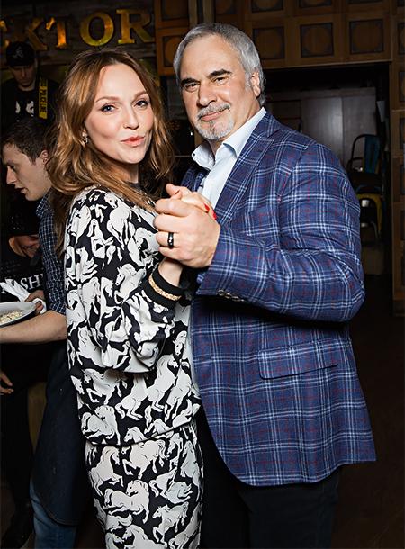 Певицы и певцы, которым сцена не помешала стать многодетными мамами и папами