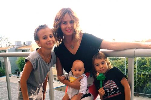 Певицы и певцы, которым сцена не помешала стать многодетными мамами и папами