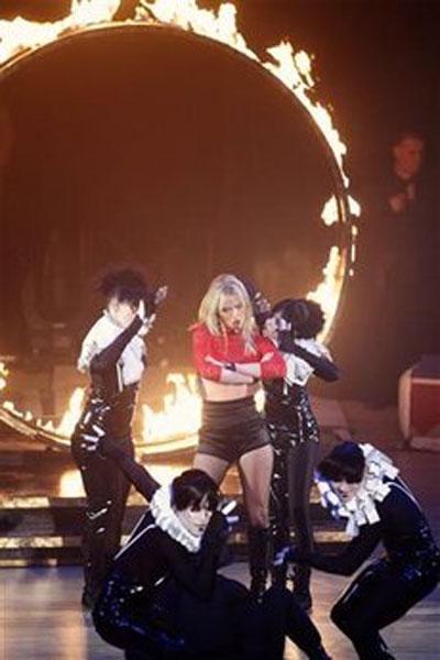 Бритни Спирс отметила  день рождения глубоким декольте