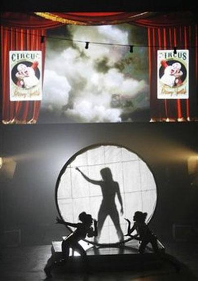 Бритни Спирс отметила  день рождения глубоким декольте