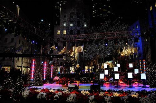 Бритни Спирс отметила  день рождения глубоким декольте