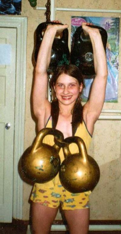 15-летняя девочка берет вес в 700  килограмм!