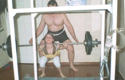 15-летняя девочка берет вес в 700  килограмм!