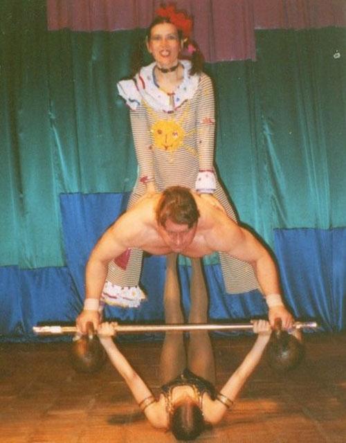 15-летняя девочка берет вес в 700  килограмм!