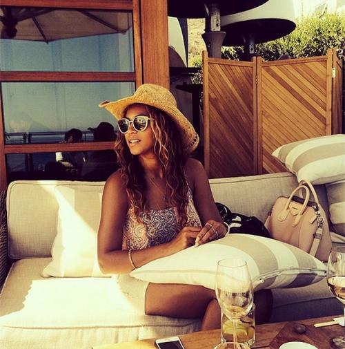 Звезды, которые перебарщивают с фотошопом в соцсетях