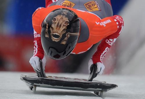 Самые яркие шлемы скелетонистов