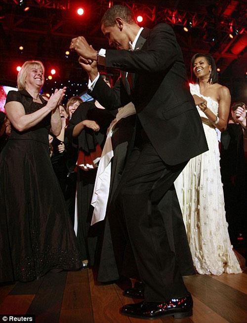 Обама целовался с женой во время инаугурации