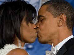 Обама целовался с женой во время инаугурации