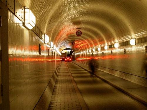 Cамый необычный туннель проходит под Эльбой