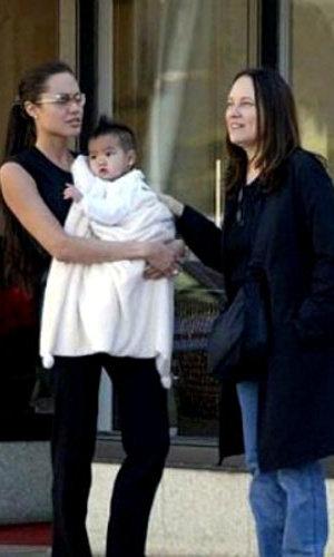 Анджелина Джоли выложила в интернет своё детское видео